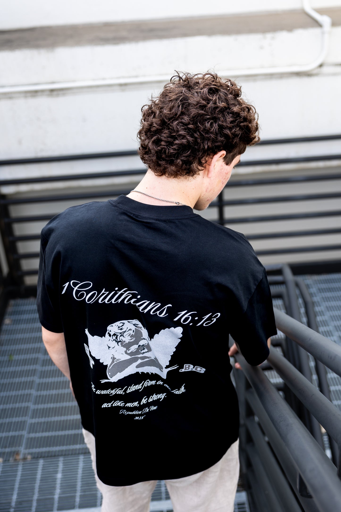 Republica De Uno Stand Firm T-Shirt